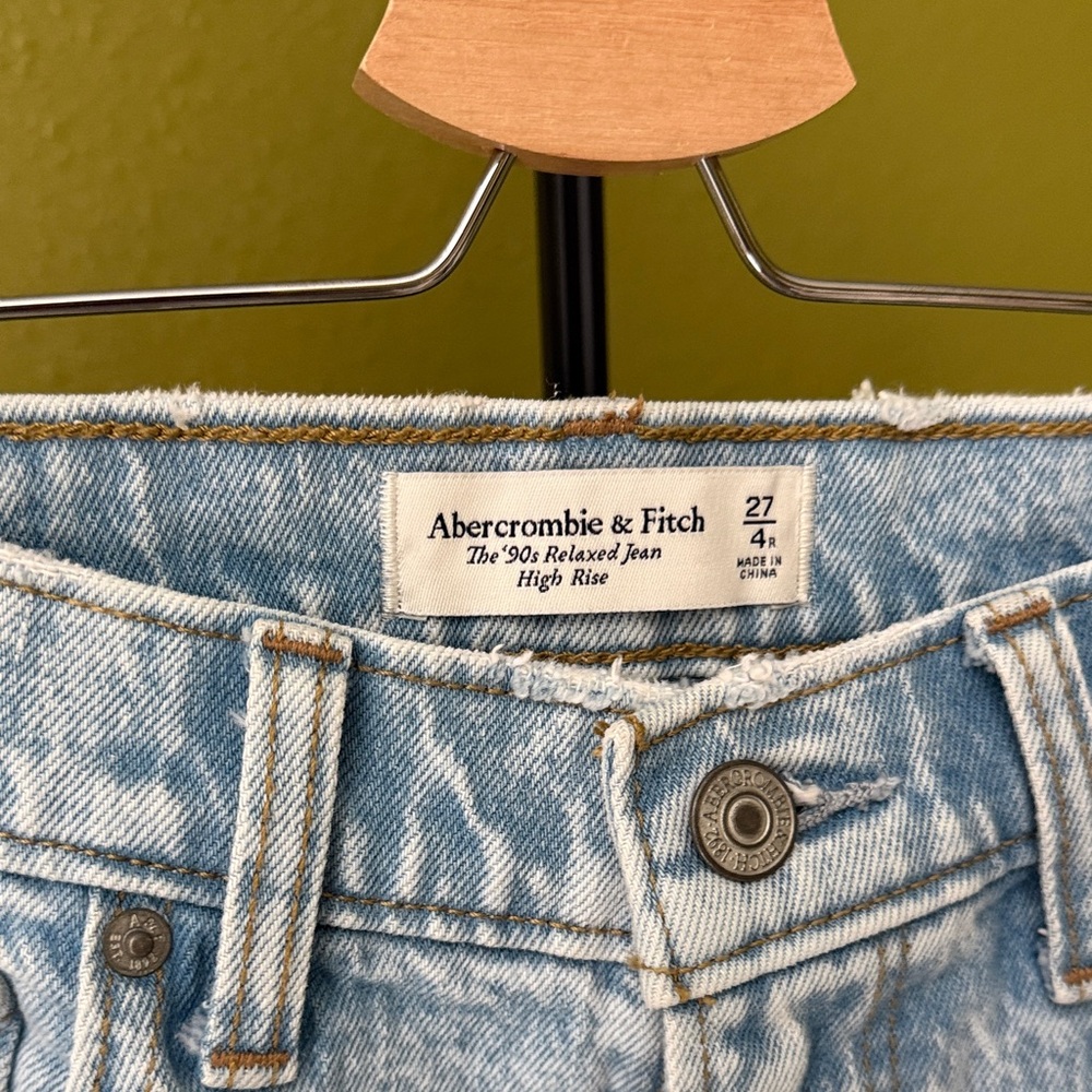Abercrombie & Fitch 90’s Relaxed High Rise Straight Women's Jeans size 27 - Picture 3 of 5